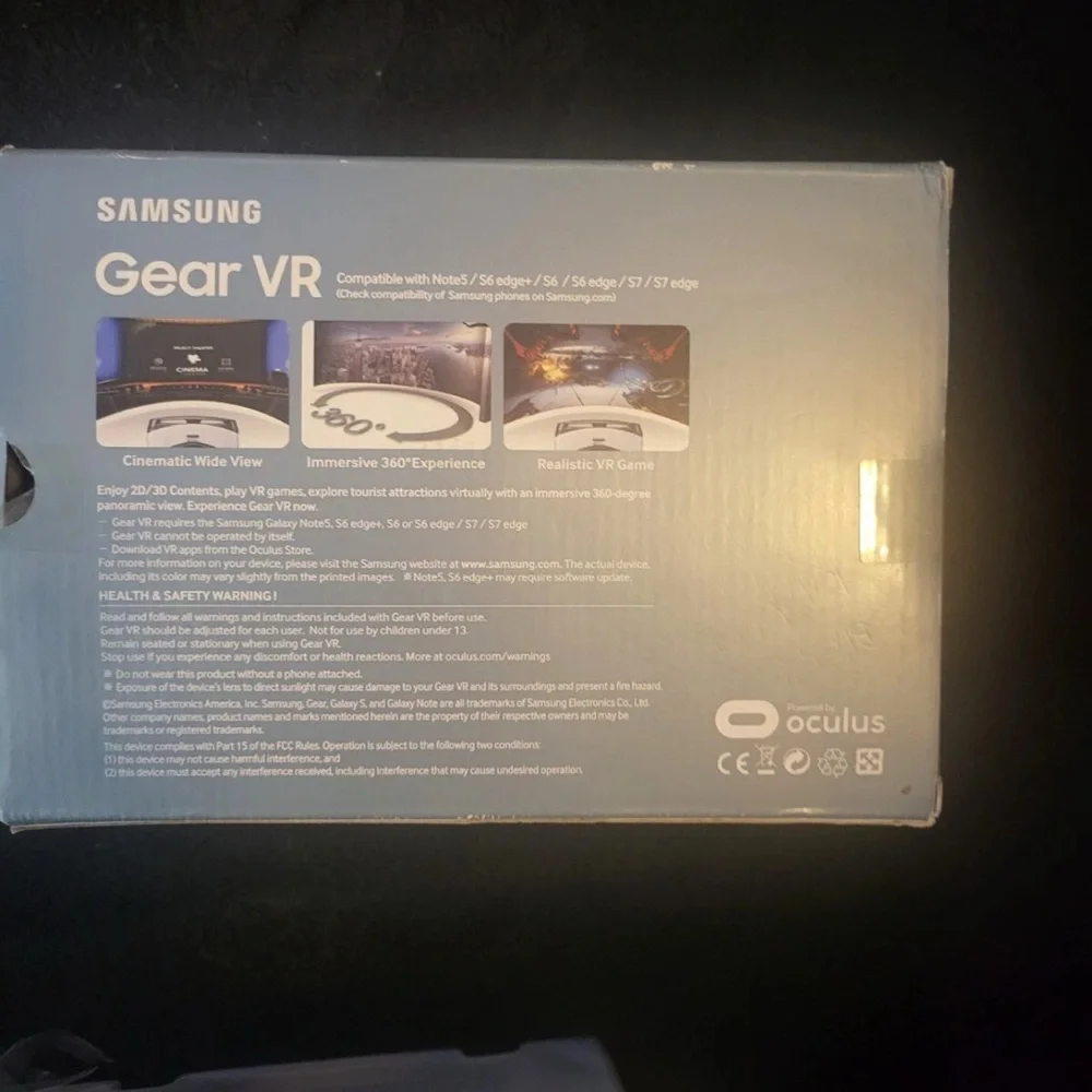 Samsung Gear VR Headset - Black and White